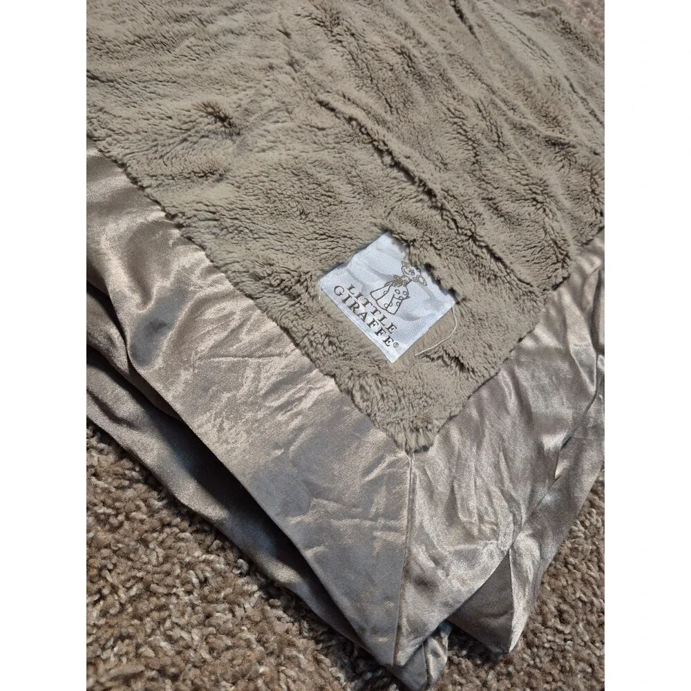 Little giraffe faux fur blanket grey